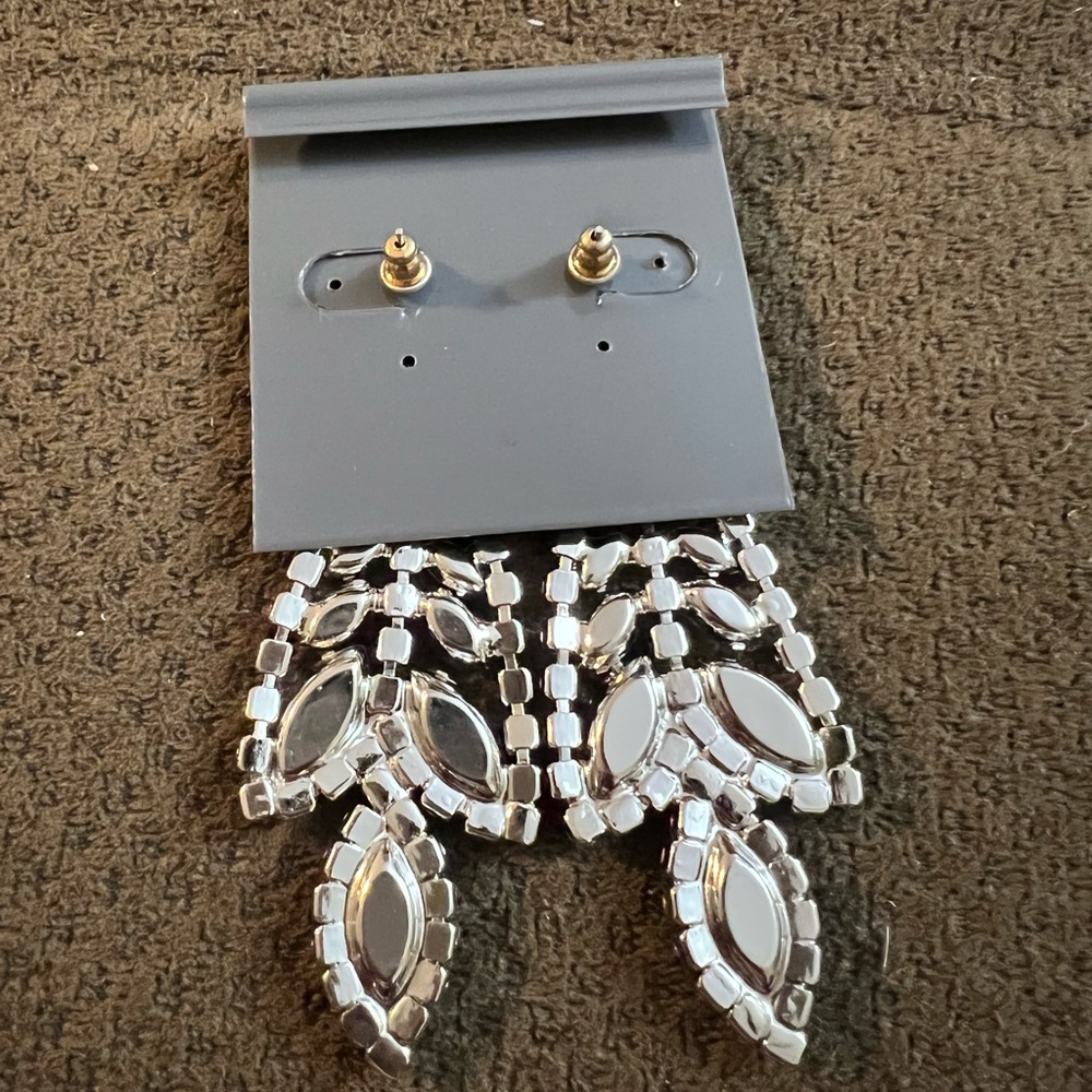Iridescent Formal/Prom Earring - Picture 3 of 4